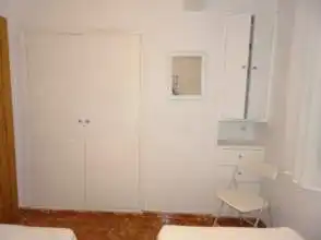 Schlafzimmer von Wohnung zur Miete in Gijón  mit Parkett, Möbliert und Waschmaschine
