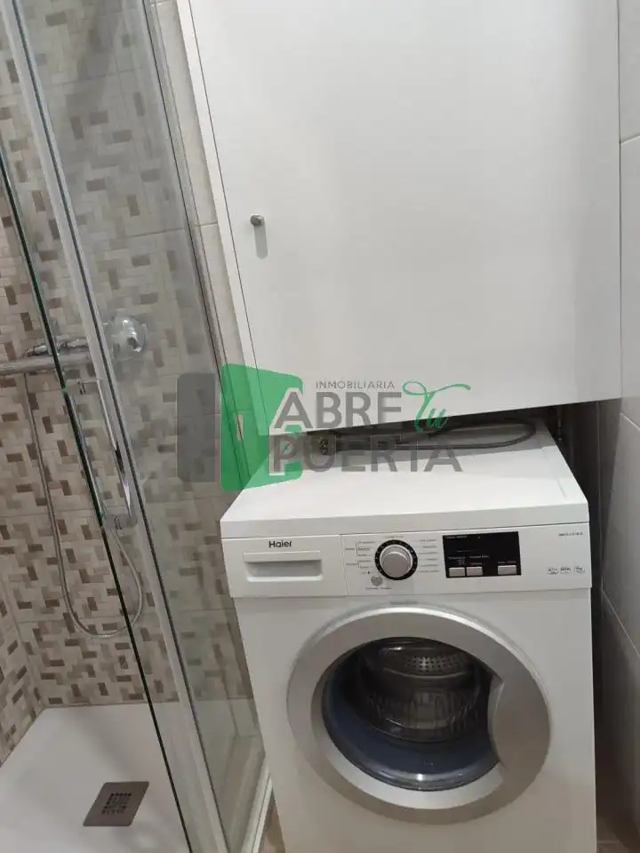 Bany de Apartament de lloguer en Ourense Capital  amb Calefacció, Parquet i Terrassa