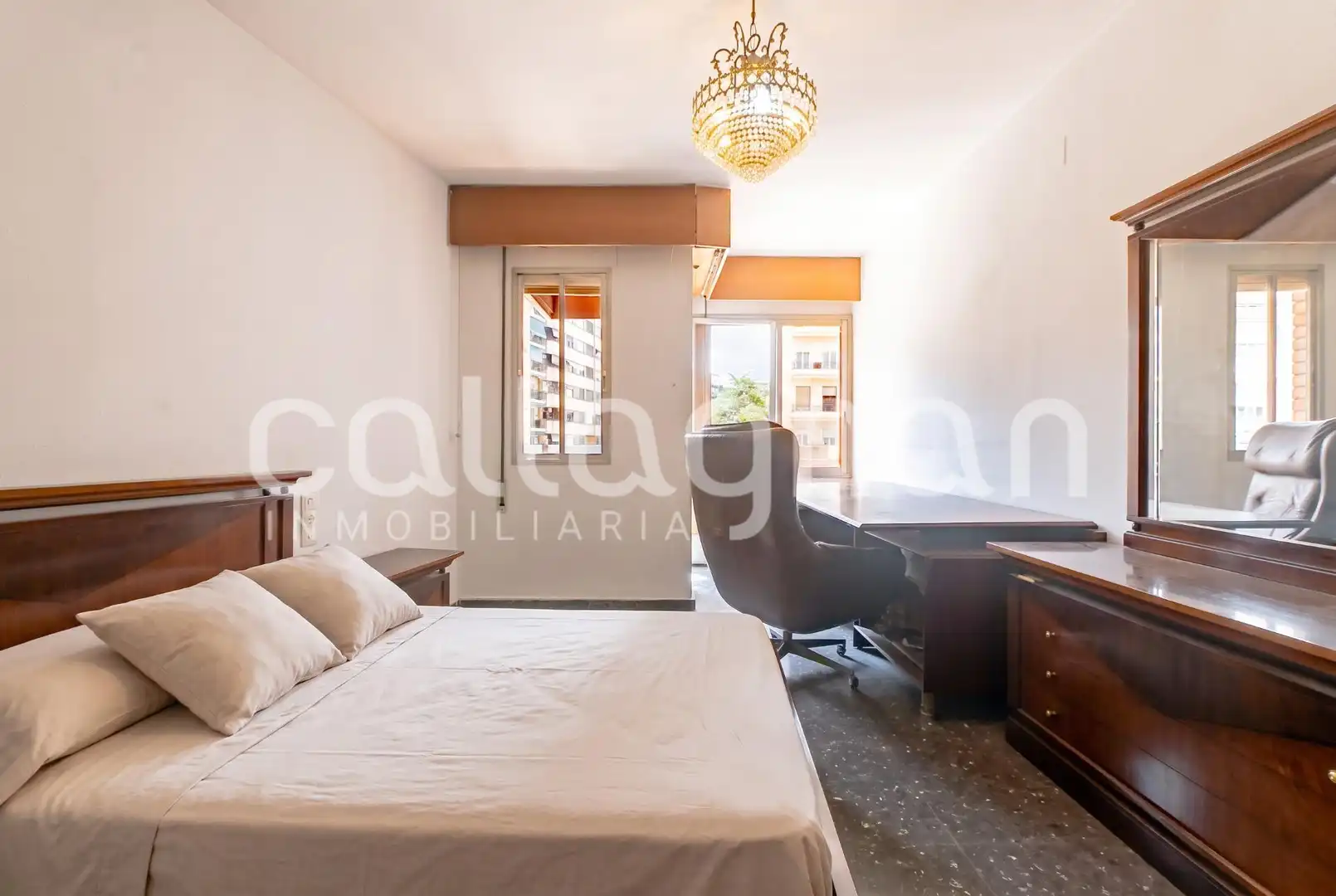 Bedroom of Flat for sale in Valencia