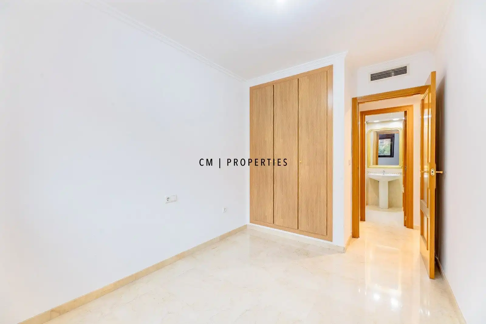 Bedroom of Flat for rent in Valencia  with Air Conditioner, Heating and Terrace
