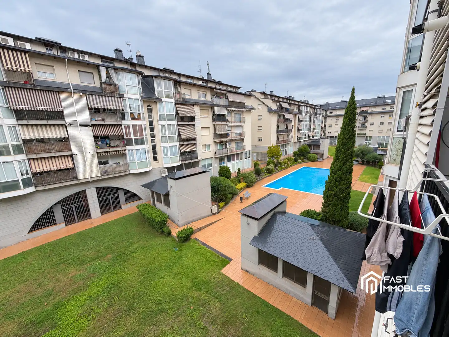 Swimming pool of Flat for sale in Ponent
