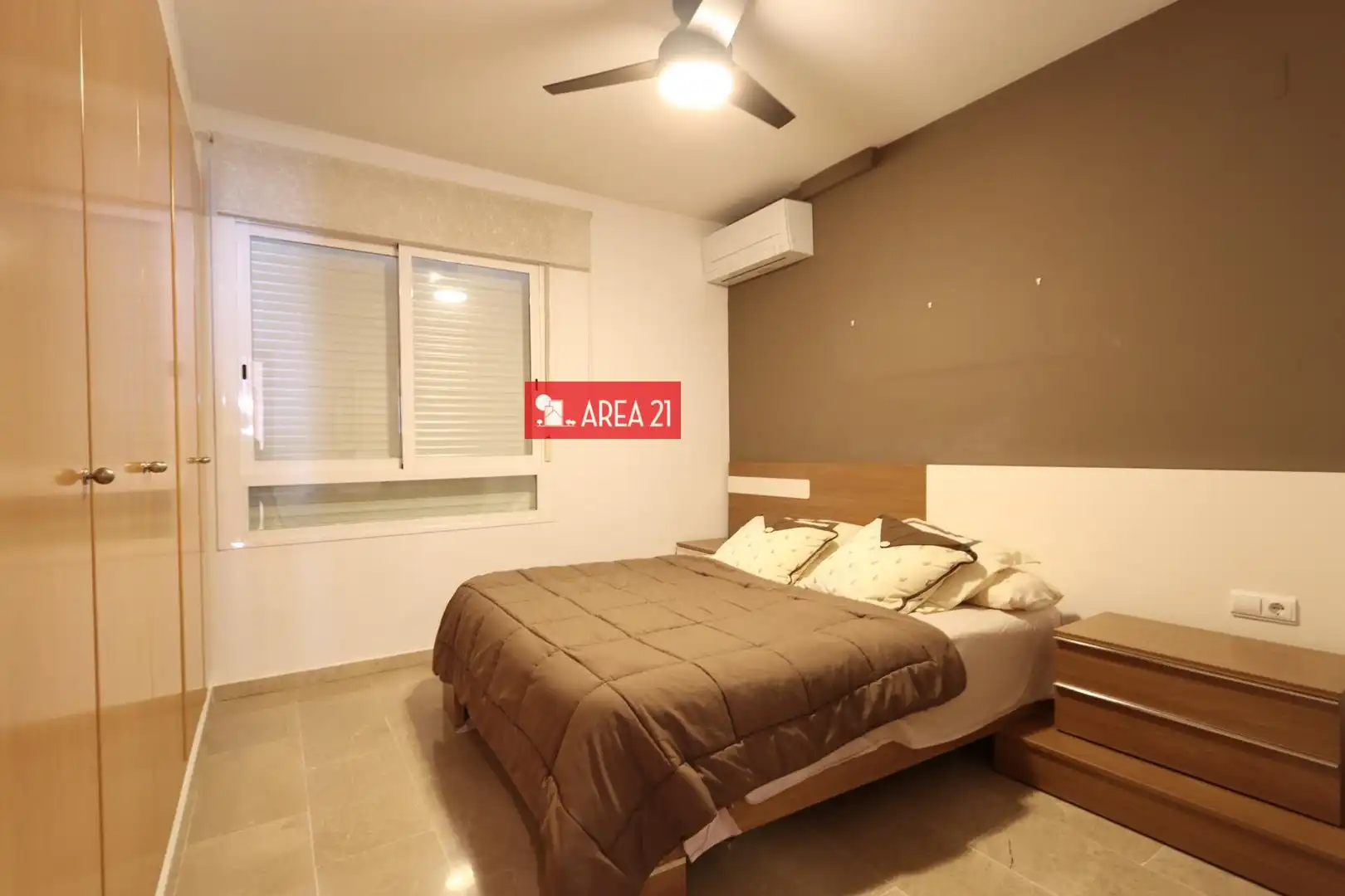 Habitación de Ático en venta en La Pobla de Vallbona con Aire acondicionado, Calefacción y Terraza
