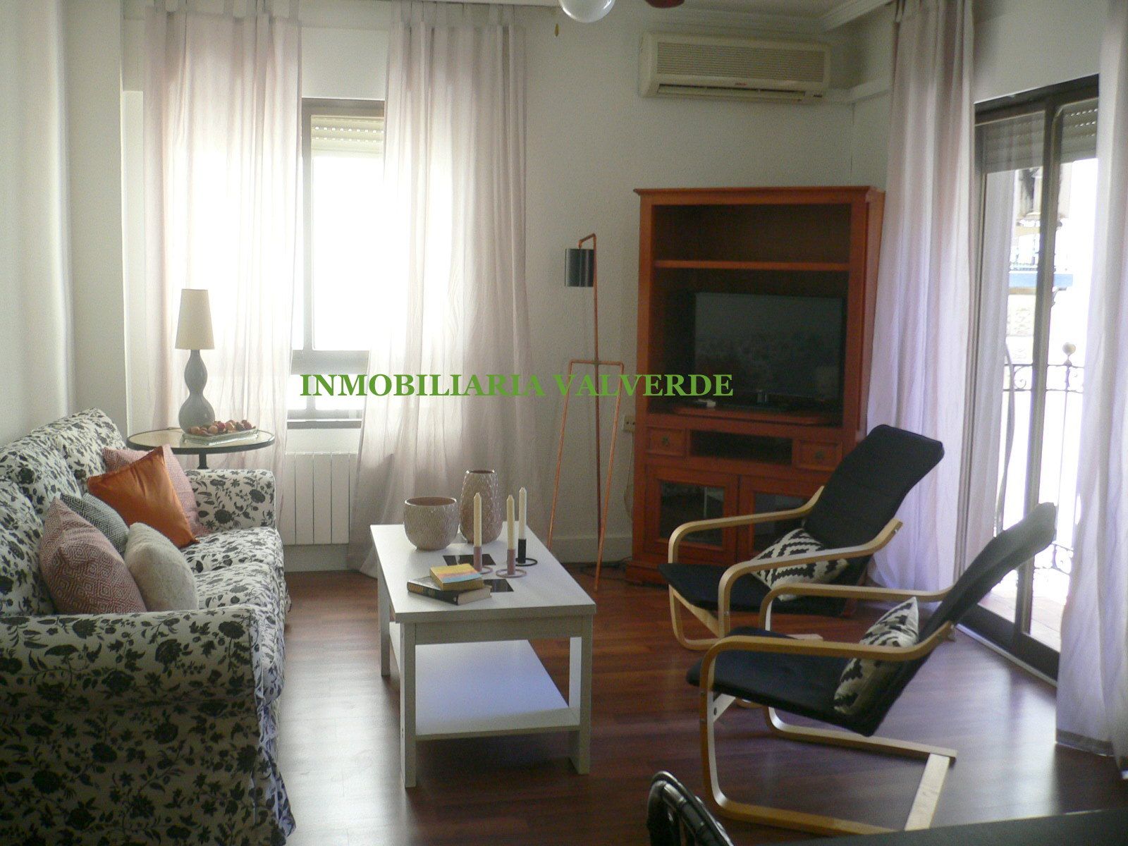 Living room of Flat to rent in  Granada Capital  with Air Conditioner, Heating and Terrace