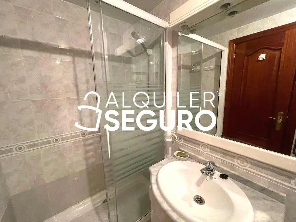 Bany de Pis de lloguer en Madrid amb Aire condicionat, Calefacció i Terrassa