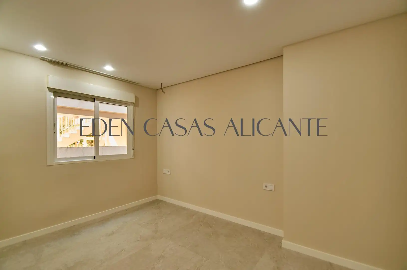 Piso con terraza en venta en Avenida PINTOR FERNANDO SORIA, imagen 18