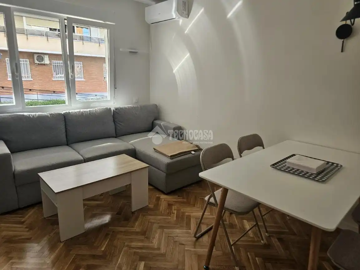Living room of Flat for rent in Madrid  with Air Conditioner, Heating and Furnished