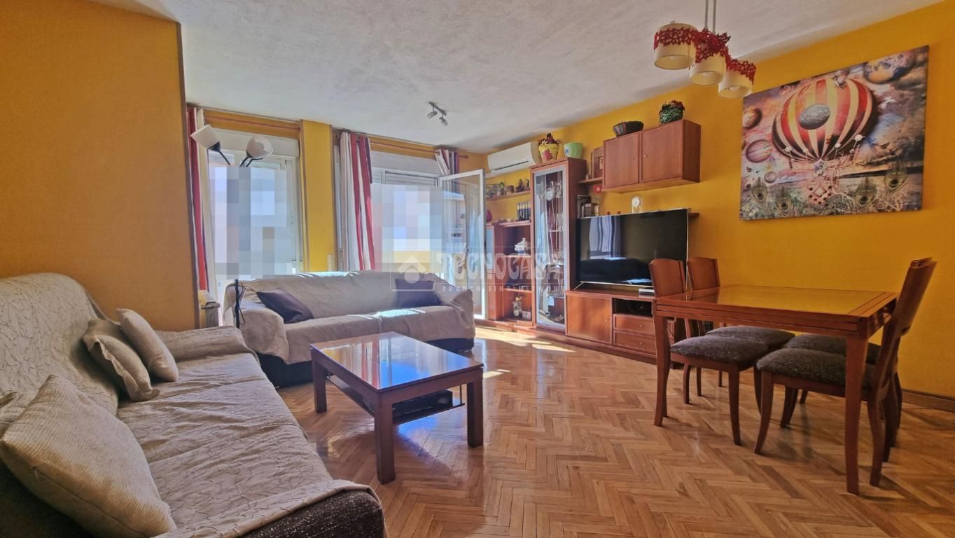Sala d'estar de Pis en venda en  Madrid Capital amb Aire condicionat, Calefacció i Parquet