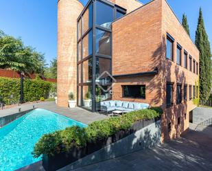 Vista exterior de Casa o xalet en venda en Esplugues de Llobregat amb Aire condicionat, Calefacció i Jardí privat
