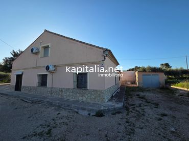 Xalet amb piscina en venda a Santa Ana