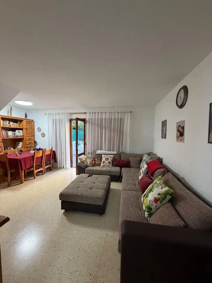 Sala d'estar de Casa adosada en venda en Puerto de la Cruz amb Jardí privat, Terrassa i Moblat