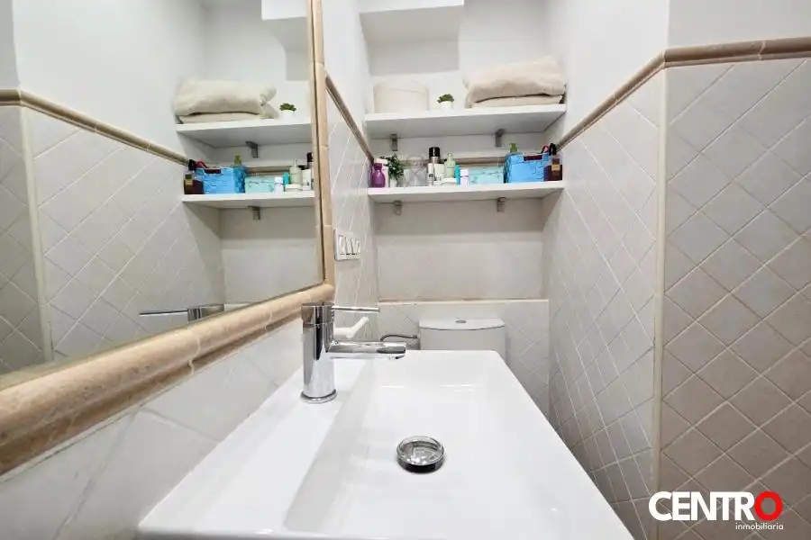 Bany de Apartament de lloguer en Granada amb Aire condicionat