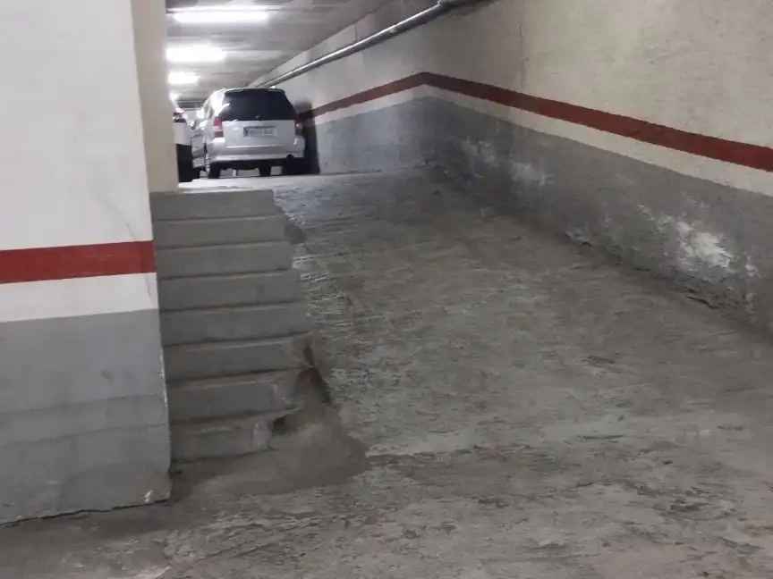 Aparcament de Garatge en venda en Barcelona amb Alarma