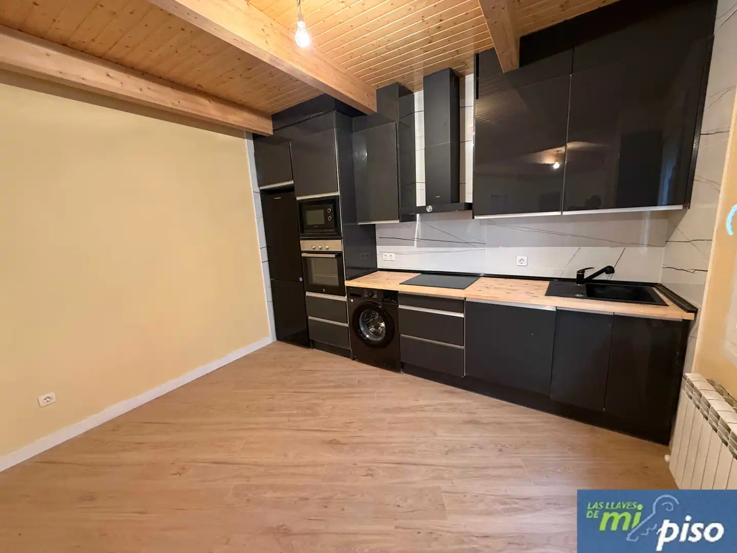Kitchen of Flat for sale in Valladolid  with Heating, Parquet flooring and Terrace
