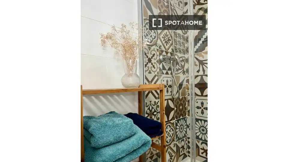 Bany de Apartament per a compartir en Alicante / Alacant amb Aire condicionat, Terrassa i Moblat