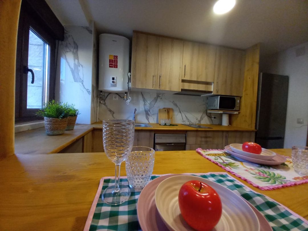 Cuina de Casa o xalet en venda en Villaescusa (Cantabria) amb Jardí privat, Terrassa i Traster