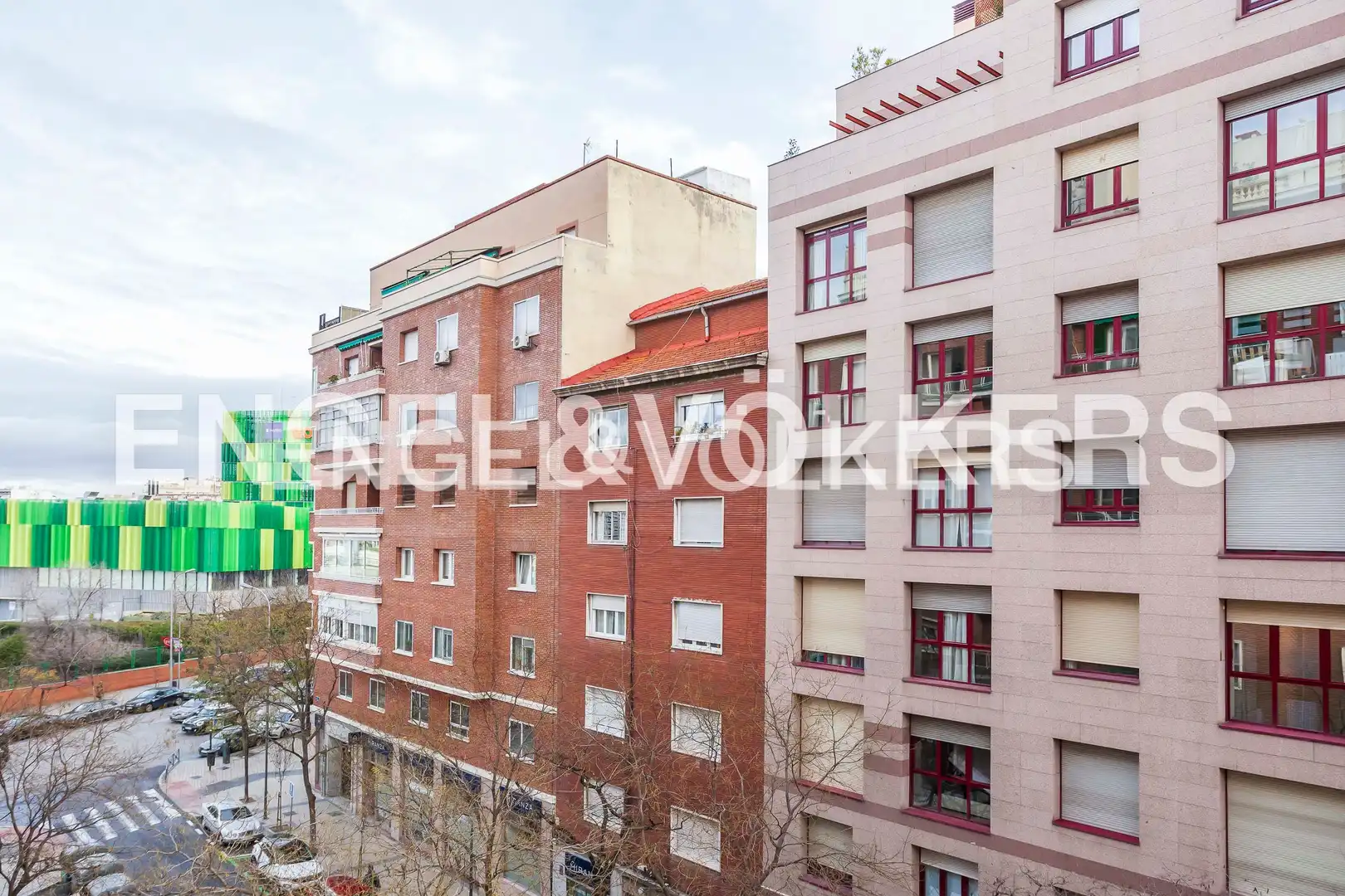 Vista exterior de Piso de alquiler en Madrid con Aire acondicionado, Calefacción y Jardín privado