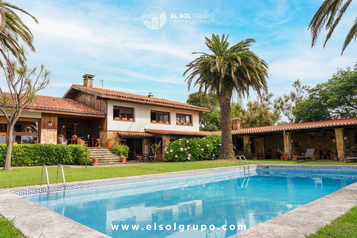 Exterior view of House or chalet for sale in Gijón   with Terrace, Storage room and Swimming Pool