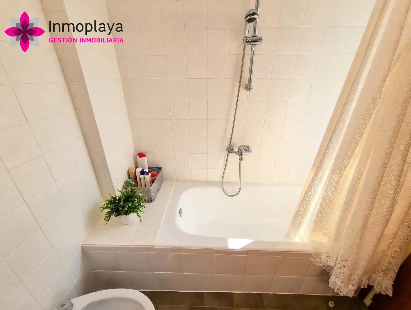 Badezimmer von Dachboden zum Verkauf in Noja mit Terrasse und Möbliert