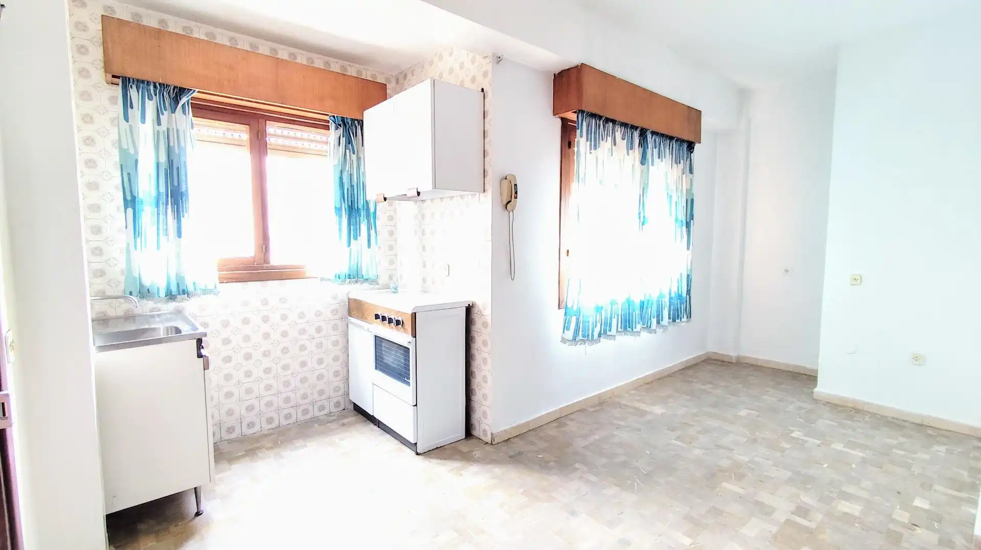 Cocina de Estudio en venta en Torremolinos con Jardín privado y Piscina comunitaria
