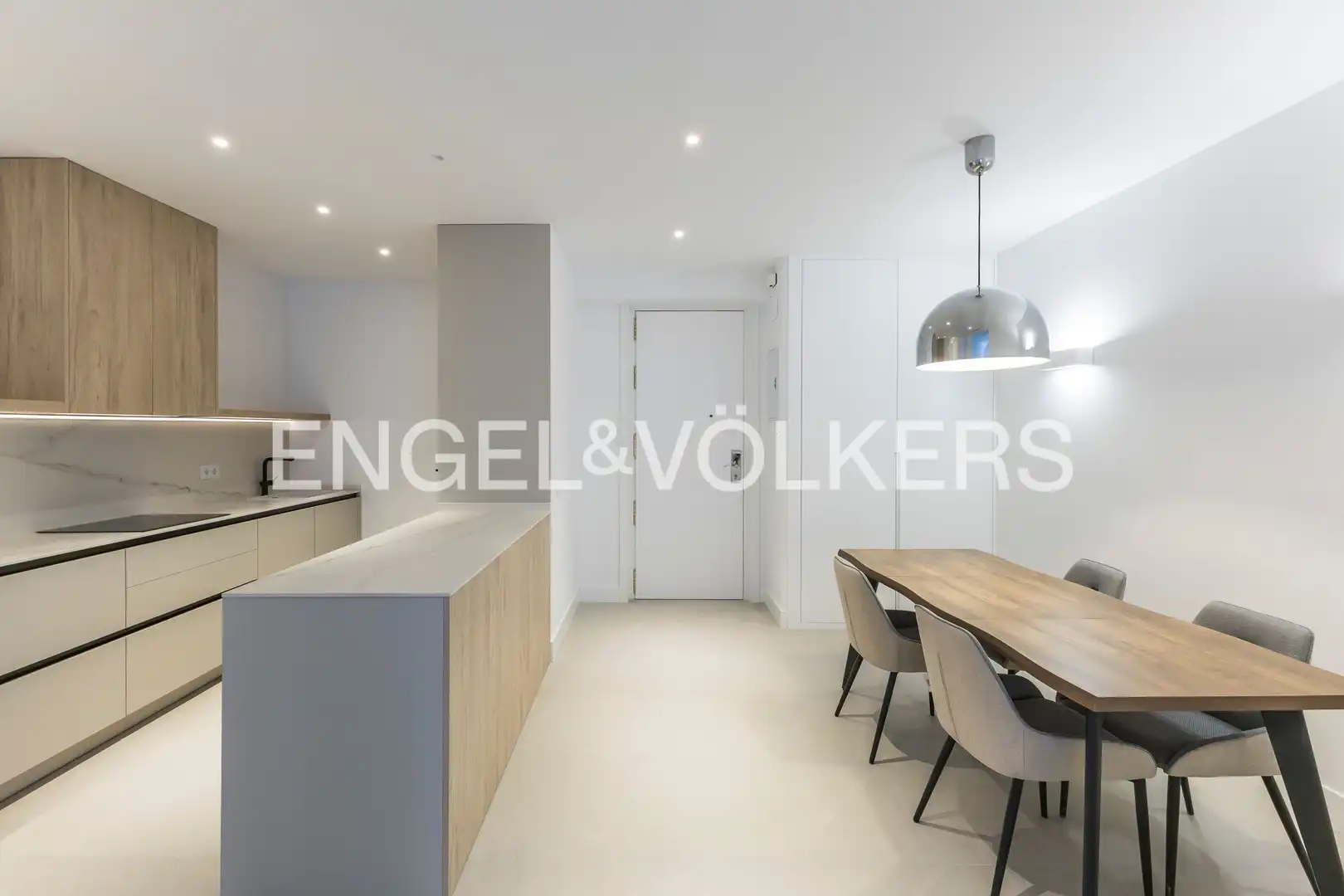 Comedor de Piso de alquiler en Madrid con Aire acondicionado, Calefacción y Amueblado