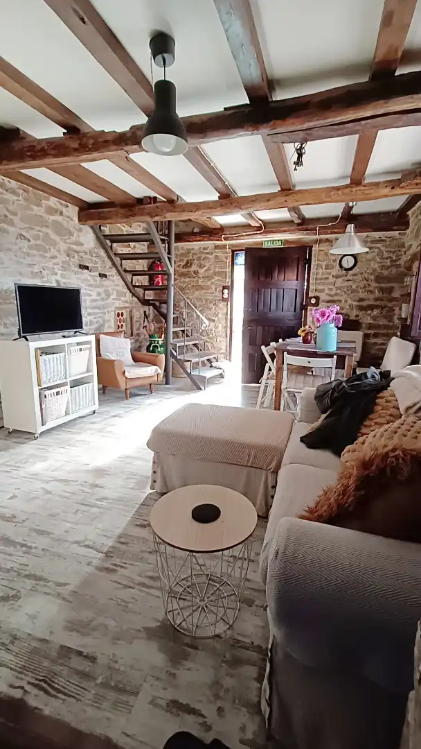 Sala d'estar de Casa o xalet en venda en Mieres (Asturias) amb Jardí privat, Terrassa i Traster