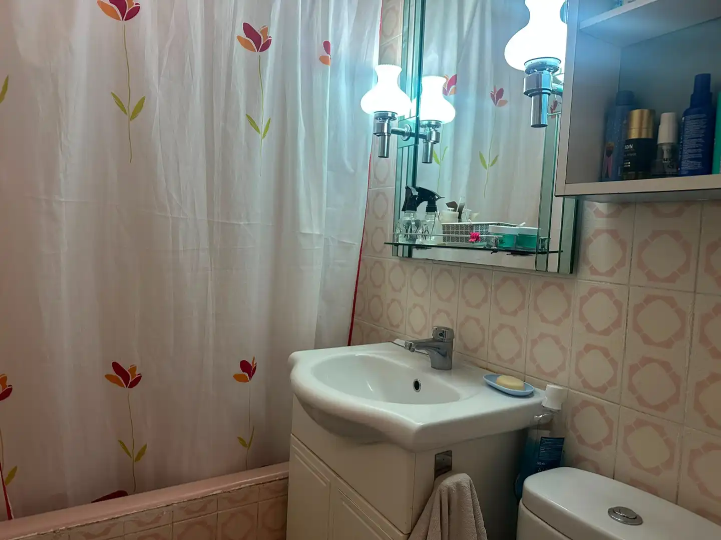 Bathroom of Flat for sale in Madrid  with Air Conditioner and Heating