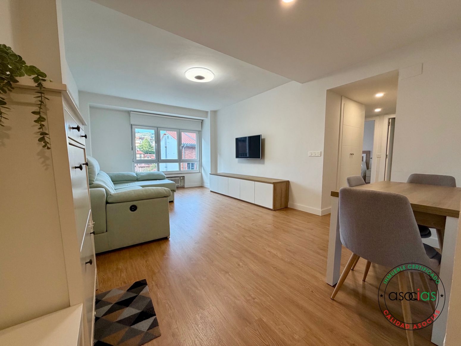 Sala de estar de Piso en venta en Oviedo  con Calefacción, Amueblado y Balcón