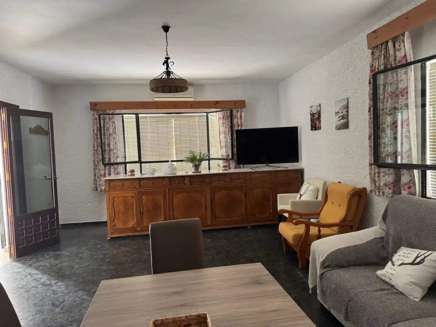 Sala d'estar de Apartament en venda en Andújar amb Aire condicionat, Terrassa i Piscina