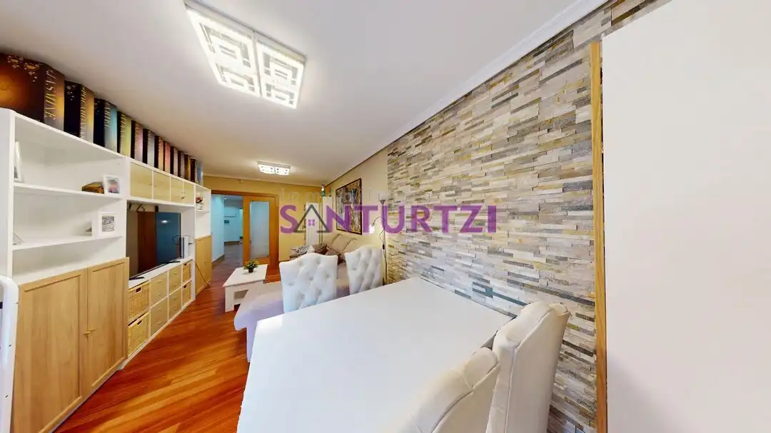 Sala de estar de Piso en venta en Santurtzi  con Calefacción, Terraza y Trastero