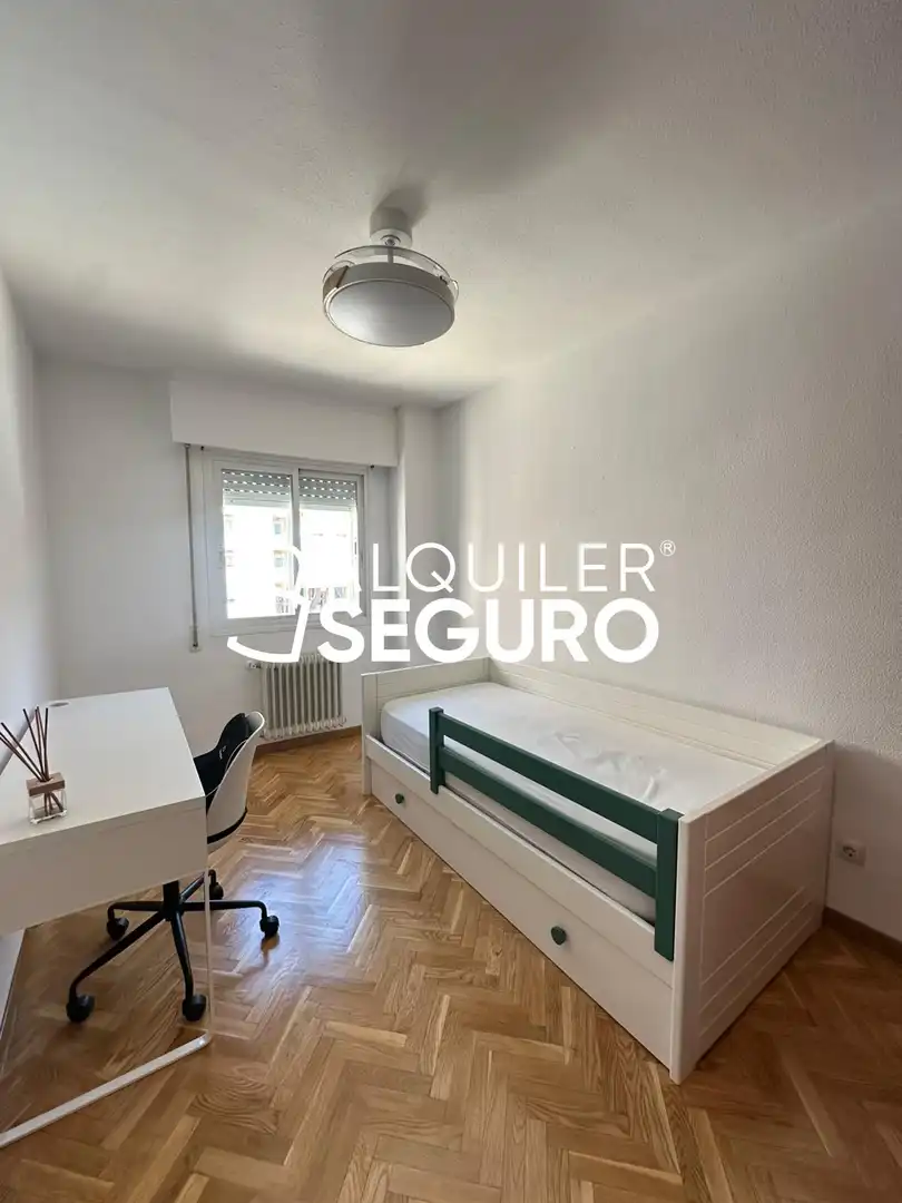 Piso de alquiler en de las Retamas, Prado Santo Domingo - Ensanche
