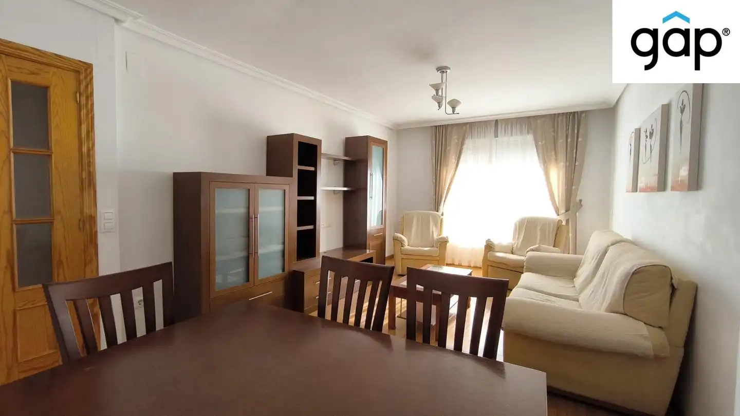 Sala de estar de Piso de alquiler en Cuenca con Calefacción, Terraza y Amueblado