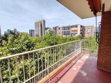 Wohnung mit Balkon zum Verkauf in Paseo de la Castellana