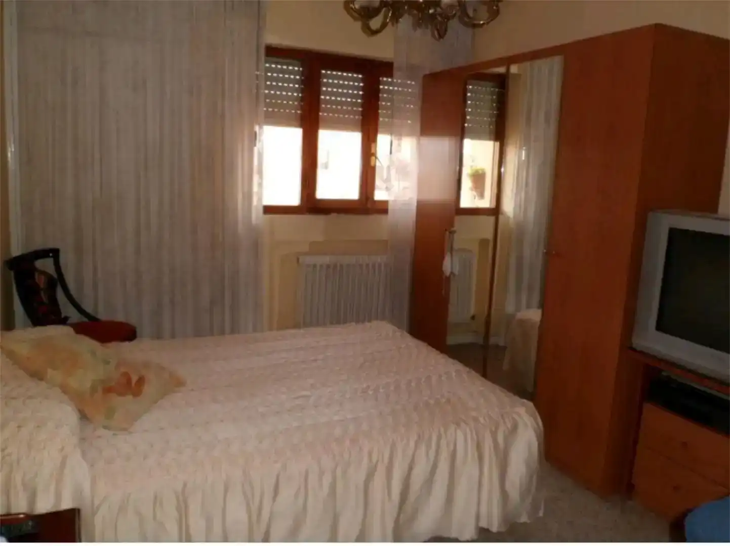 Dormitori de Casa adosada en venda en Valdestillas amb Balcó