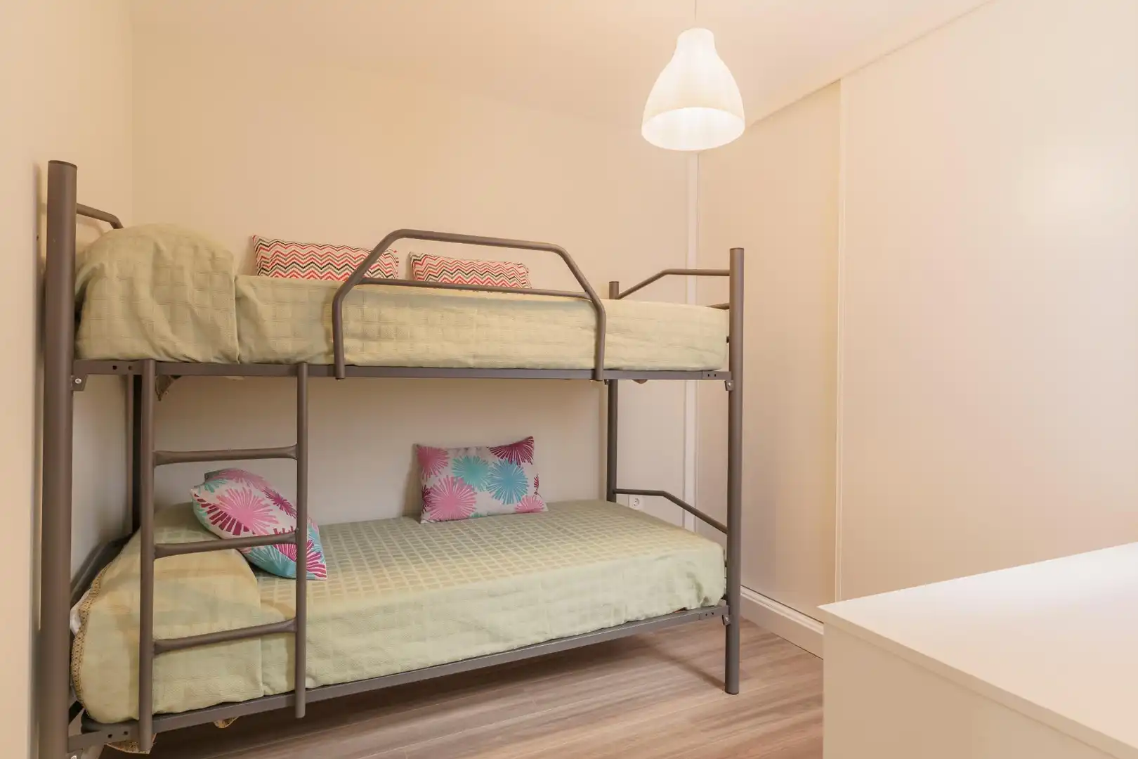 Habitación de Piso de alquiler en Motril con Aire acondicionado, Terraza y Trastero