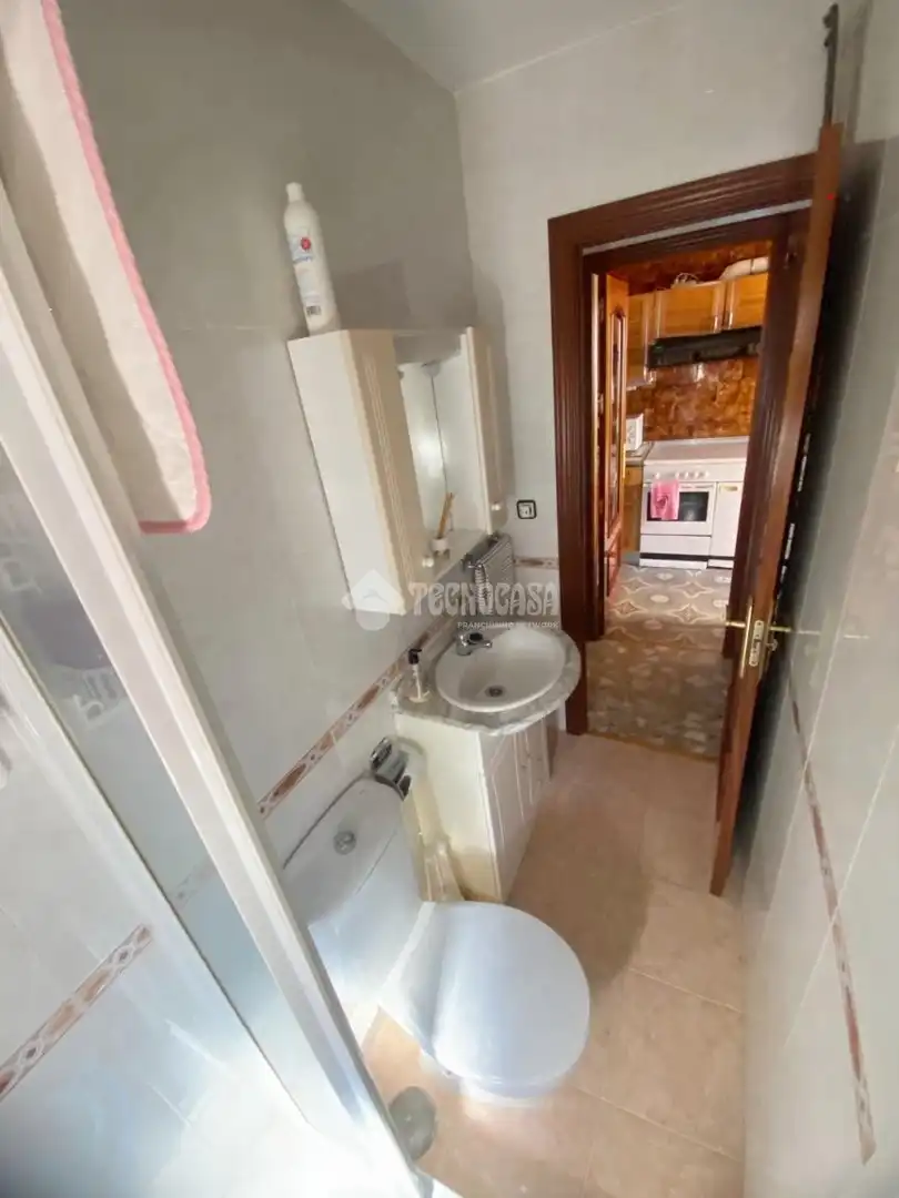 Bathroom of Flat for sale in Madrid