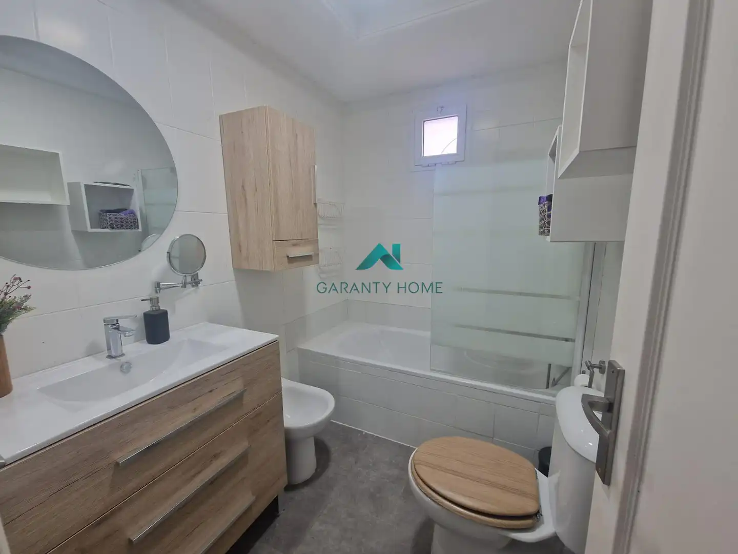 Badezimmer von Einfamilien-Reihenhaus zum Verkauf in Jerez de la Frontera mit Klimaanlage und Terrasse