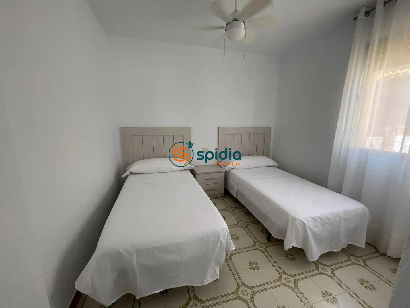 Habitación de Apartamento de alquiler en Águilas con Balcón