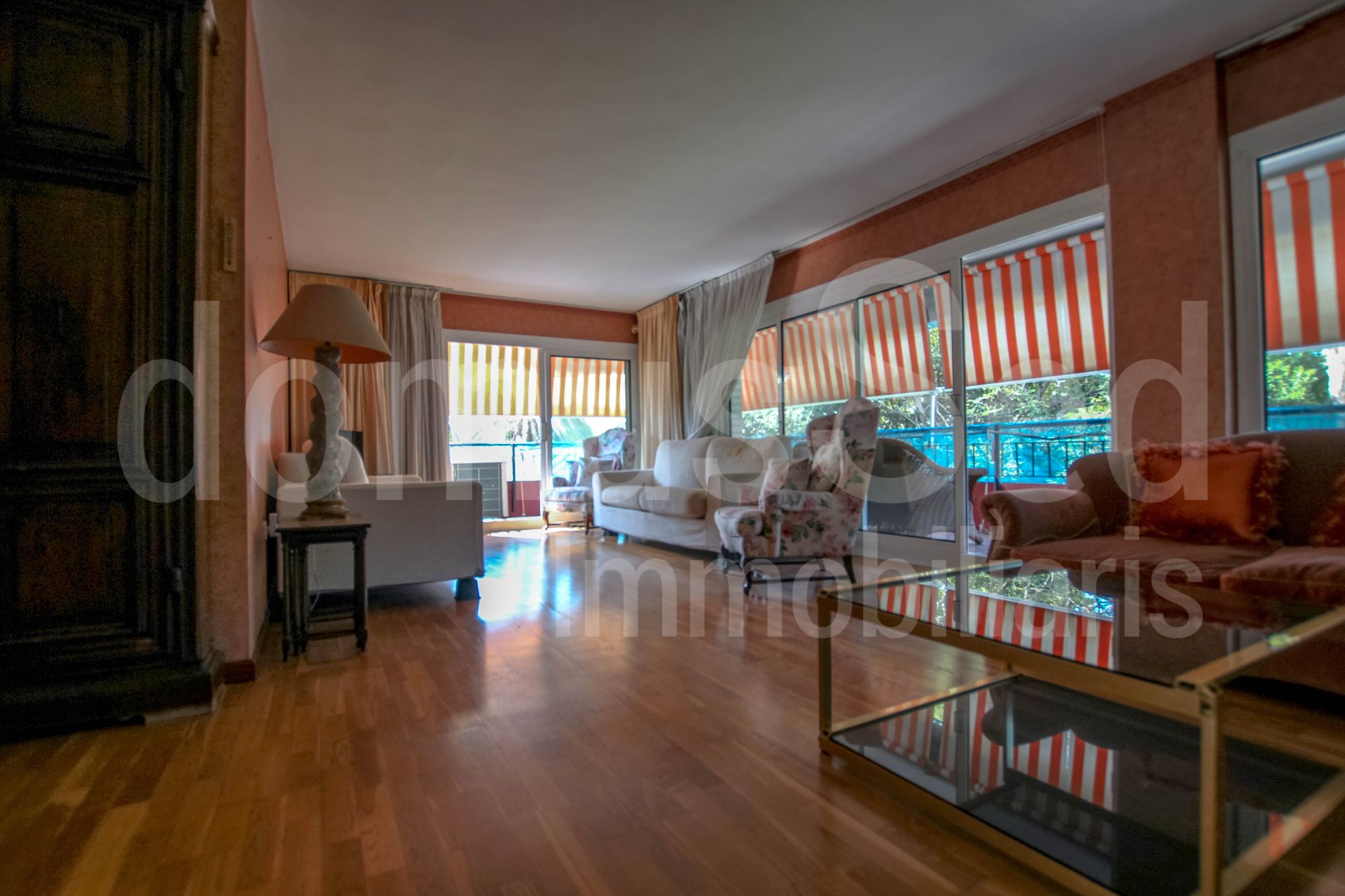 Sala d'estar de Pis en venda en El Masnou amb Aire condicionat, Calefacció i Parquet