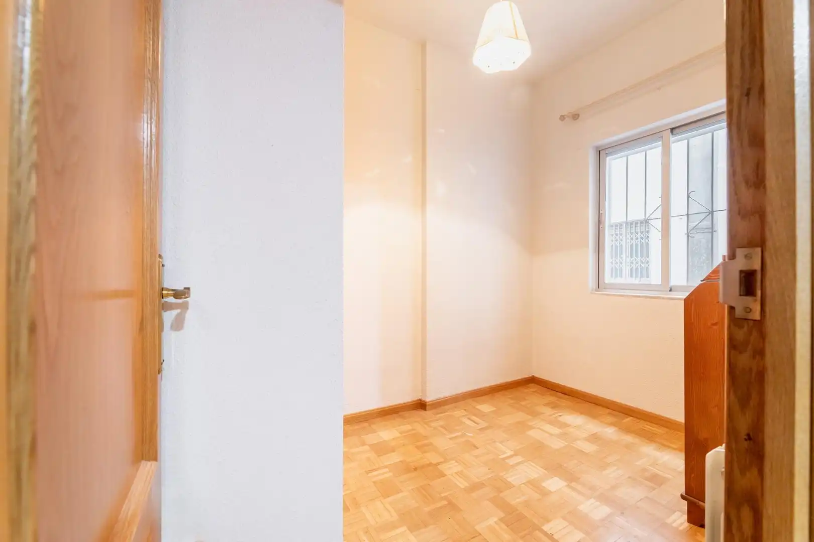 Habitación de Piso en venta en Madrid con Calefacción, Parquet y Balcón