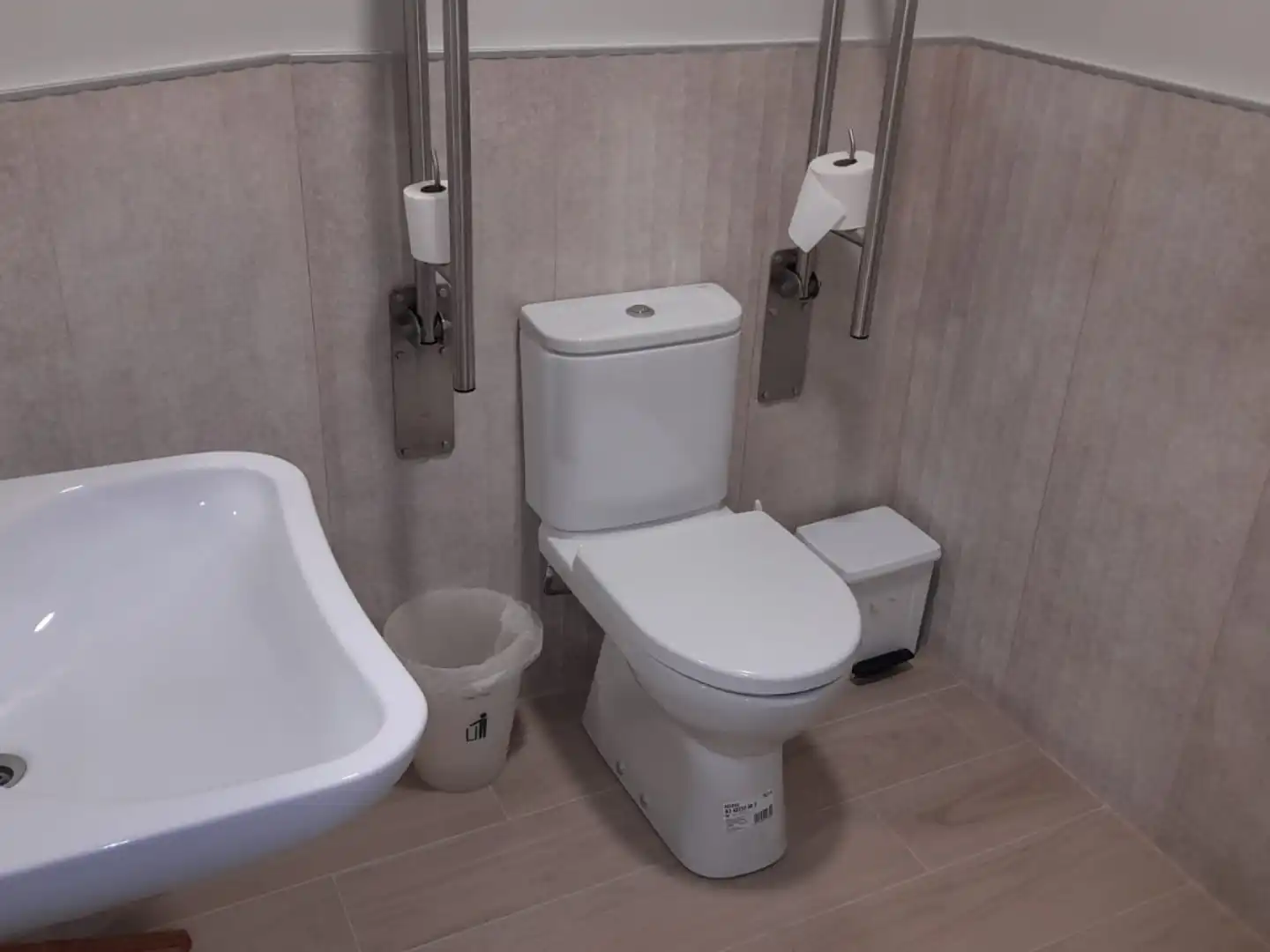 Badezimmer von Geschaftsraum zur Miete in Tres Cantos mit Heizung