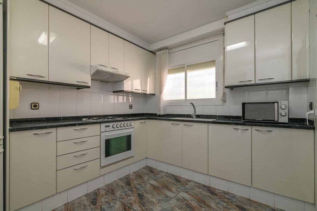 Kitchen of Flat for sale in Manresa  with Air Conditioner, Heating and Balcony