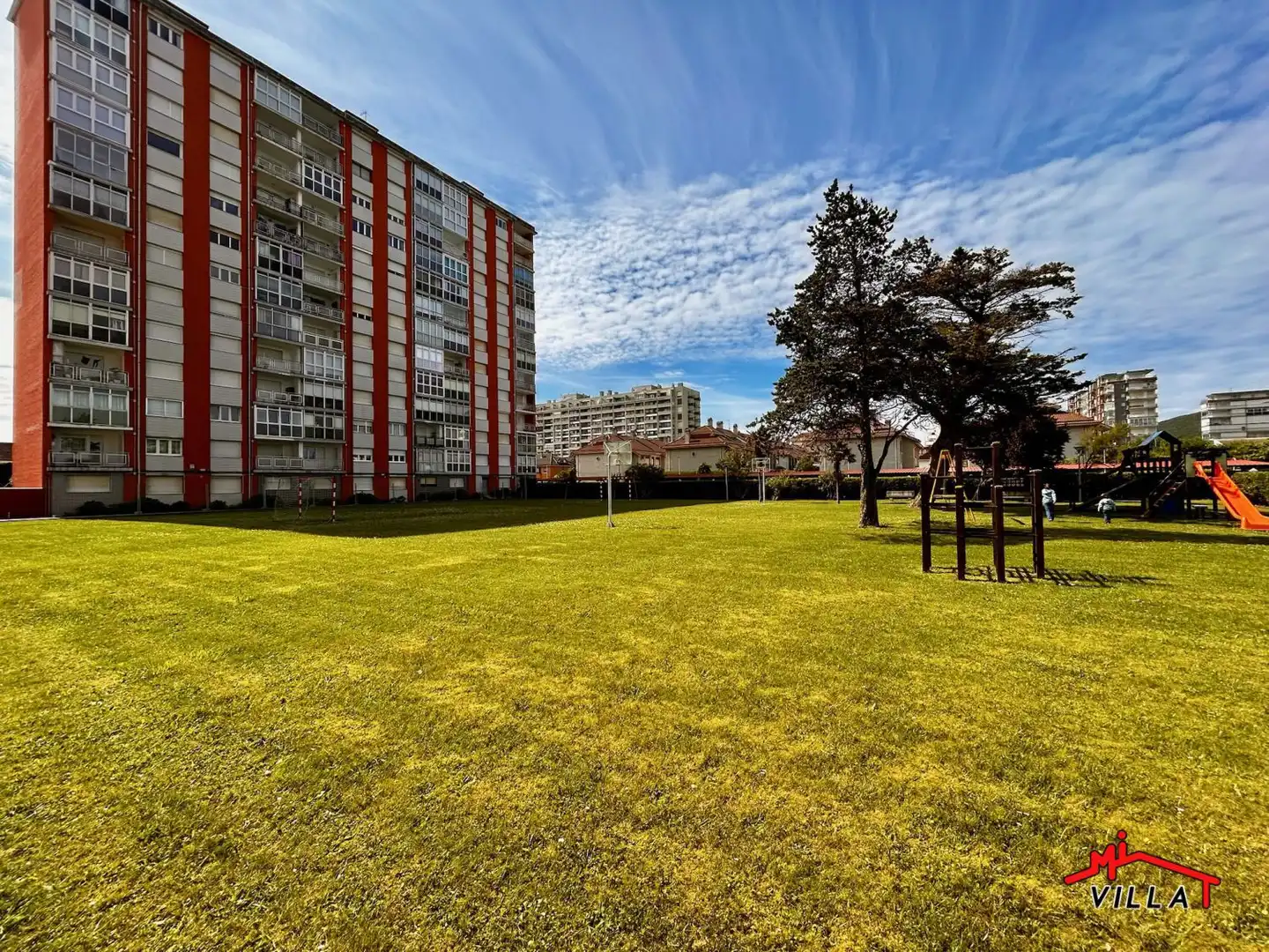 Vista exterior de Estudio en venta en Laredo con Calefacción
