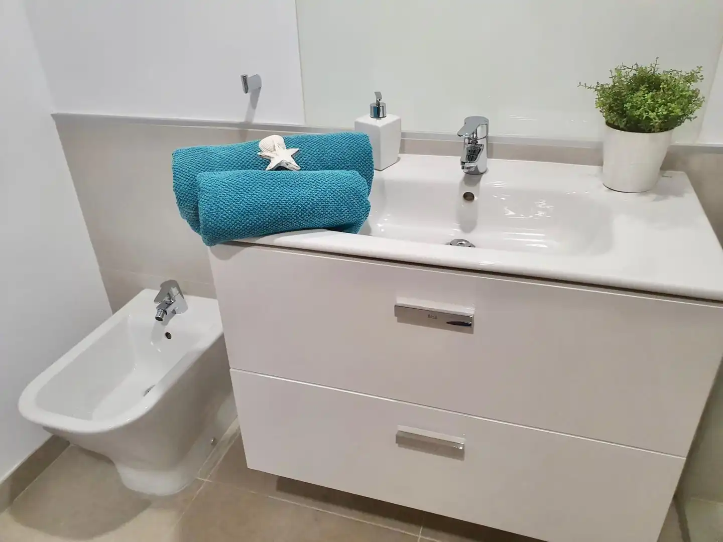 Bathroom of Flat for rent in Rincón de la Victoria