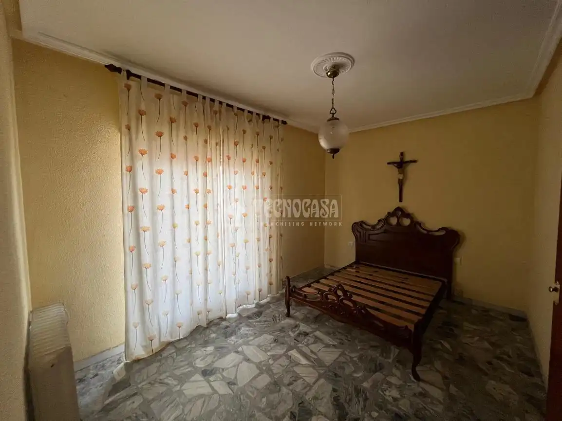 Casa adosada en venta en Linares con Aire acondicionado, Terraza y Balcón
