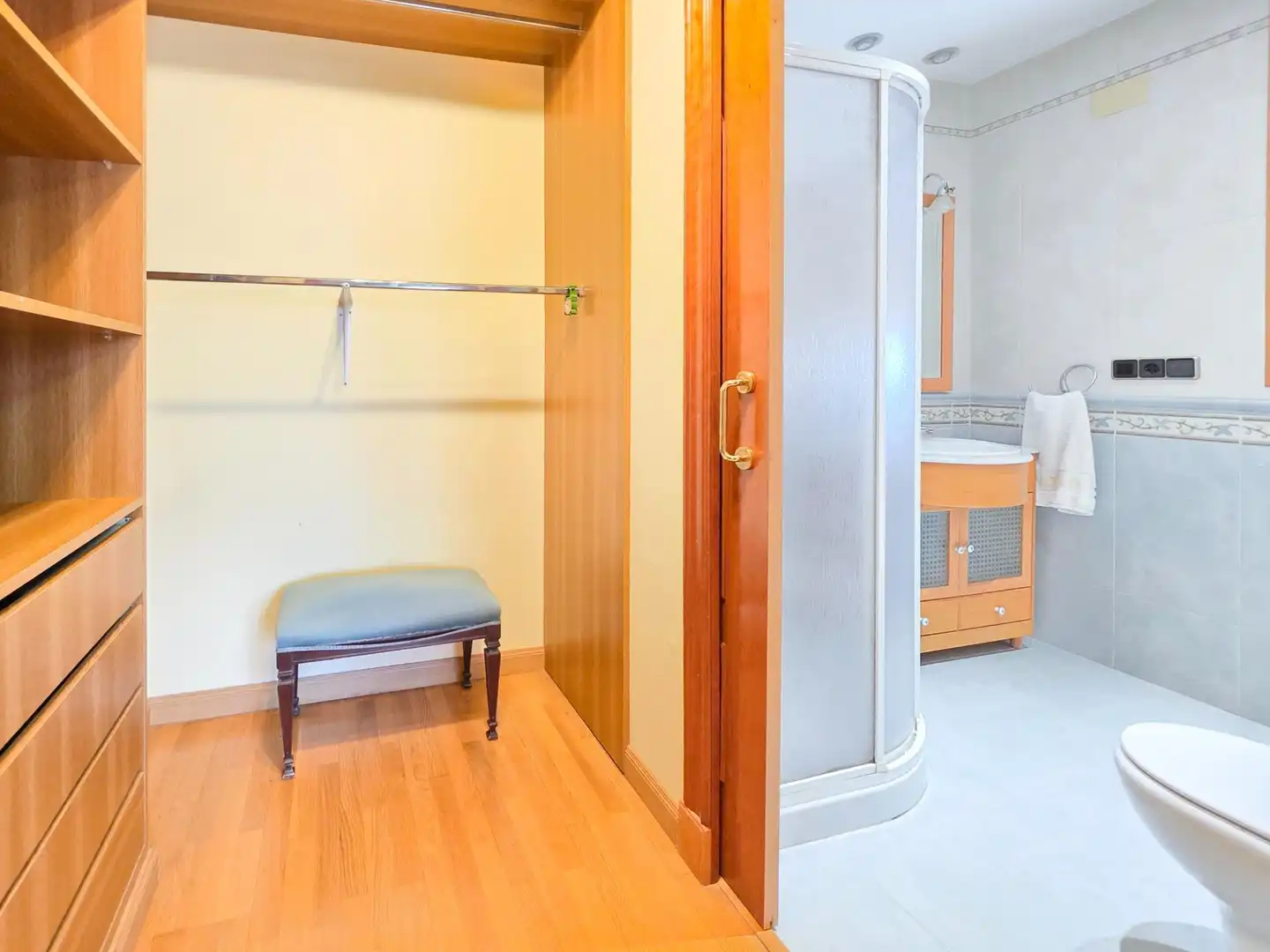 Habitación de Casa adosada en venta en Jaén con Aire acondicionado, Calefacción y Jardín privado