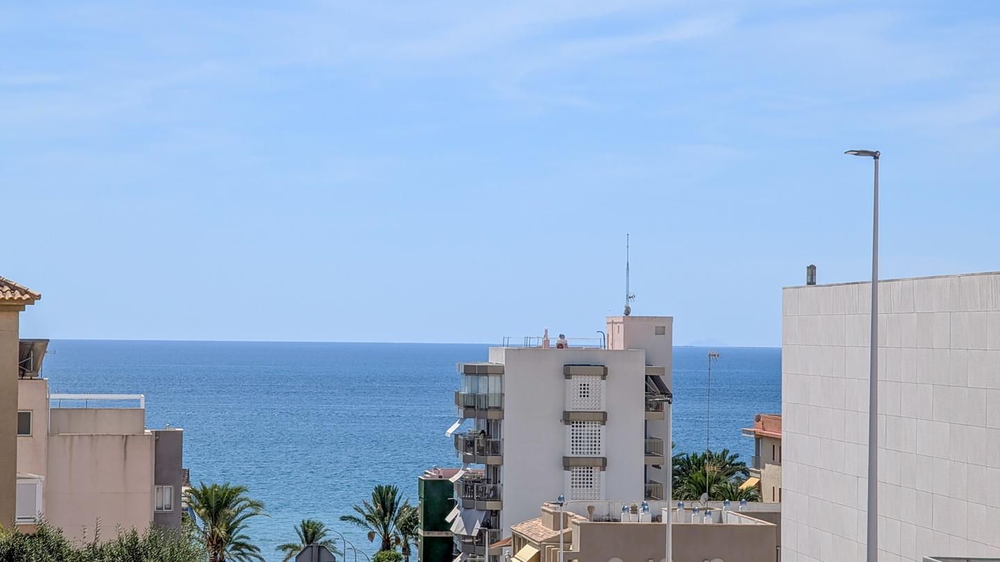 Vista exterior de Casa o chalet en venta en Santa Pola con Terraza, Piscina y Amueblado