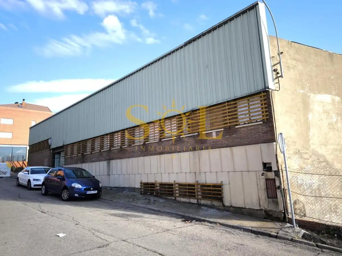 Außenansicht von Fabrikhallen zur Miete in Villaquilambre
