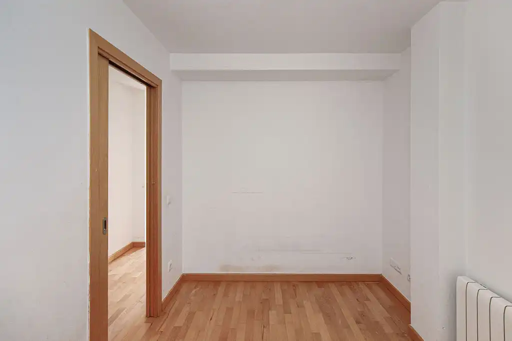 Bedroom of Flat for sale in Girona  with Heating and Storage room
