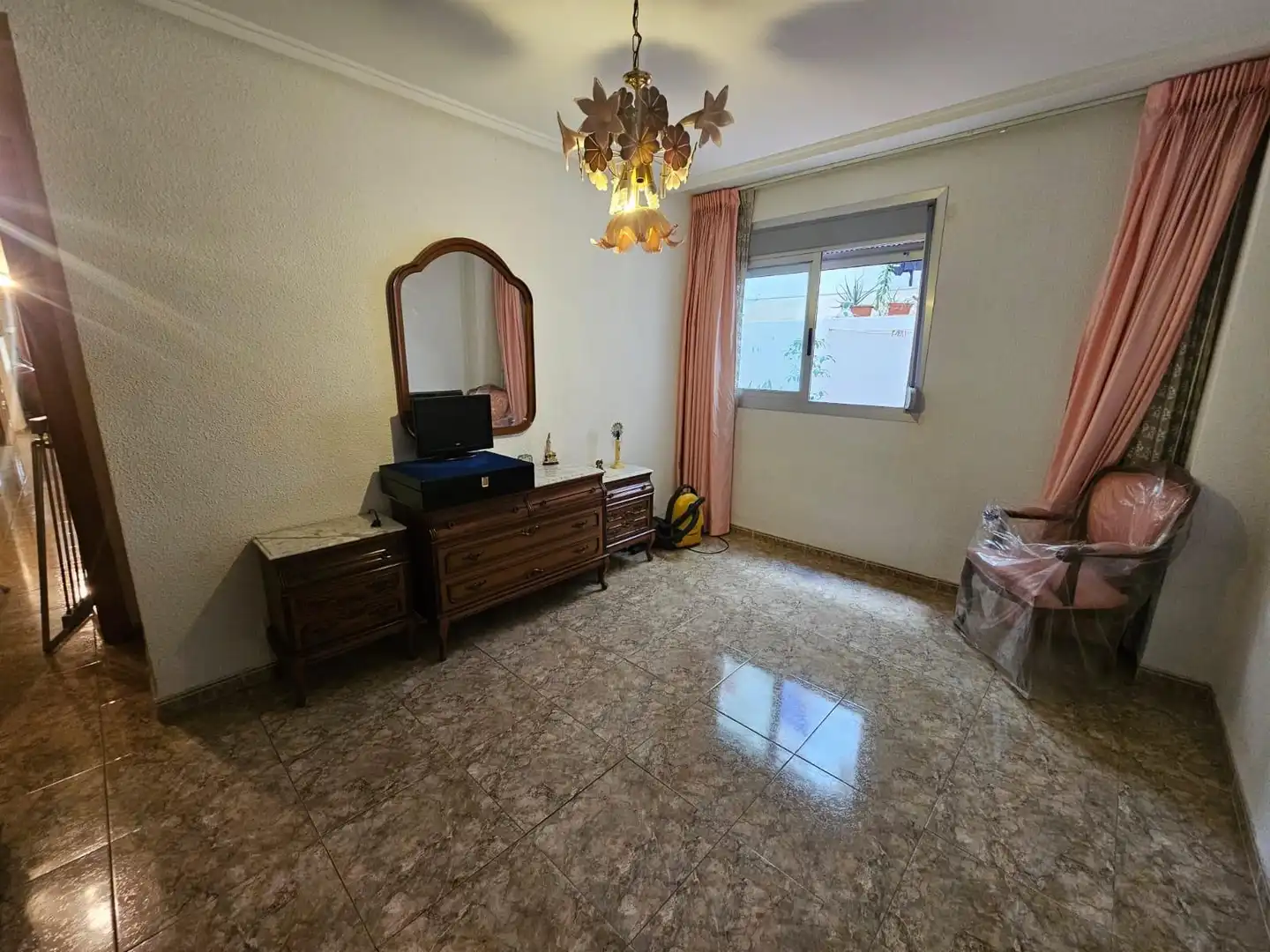 Bedroom of Flat for sale in Valencia  with Air Conditioner, Storage room and Balcony
