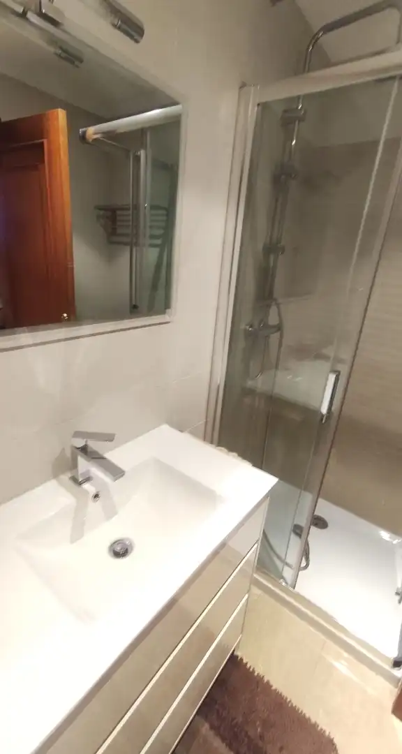 Bathroom of Flat for rent in Ourense Capital   with Heating, Furnished and Oven